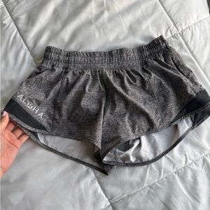 RARE Lululemon Hawaii Aloha Hotty Hot 2.5” Gray shorts - size 6